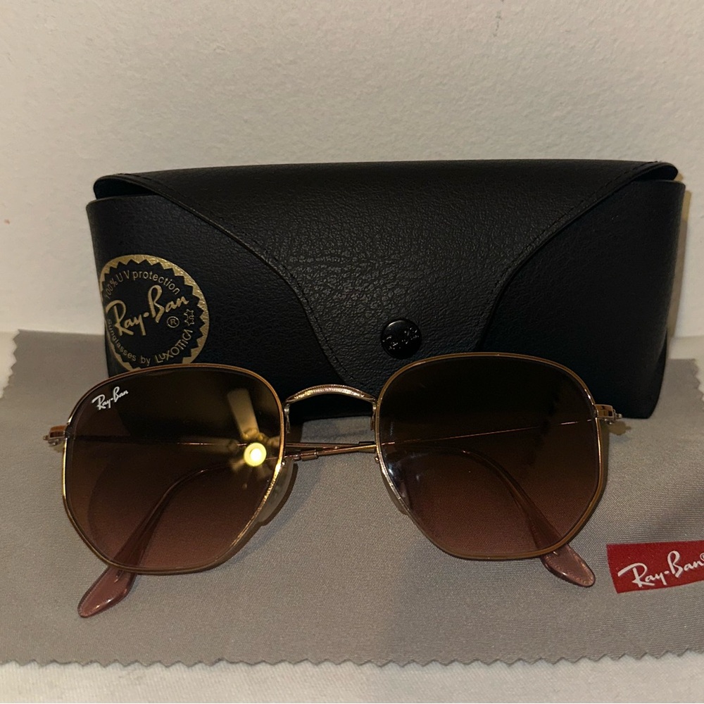 NWOT RAY-BAN SUNGLASSES IN ROSE GOLD